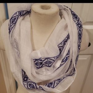 AZTEC MOTIF INFINITY SCARF
